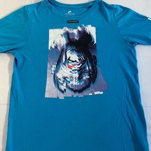 Nike Basketball ball tee